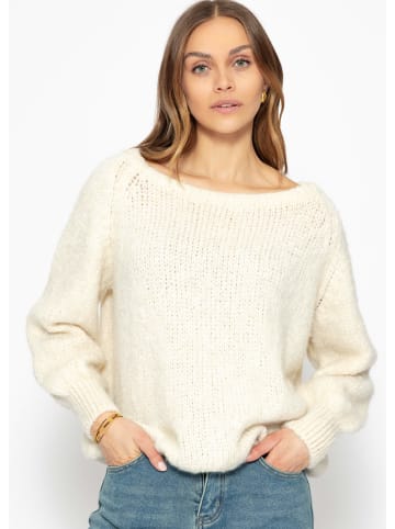 SASSYCLASSY Flauschiger Pullover mit U-Boot Ausschnitt in Offwhite