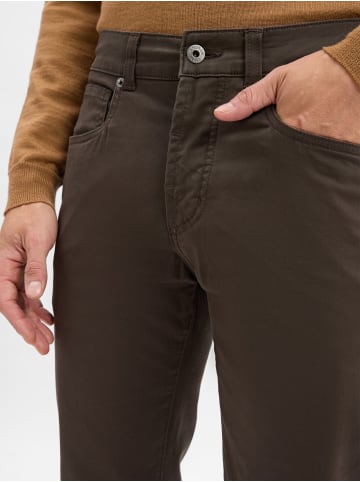 Andrew James Hose Aiden in schlamm