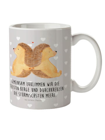 Mr. & Mrs. Panda Mehrwegbecher Igel händchenhaltend mit Spruch in Grau Pastell