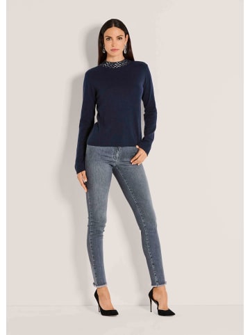 MADELEINE Eleganter Wollpullover mit Stehkragen in marine