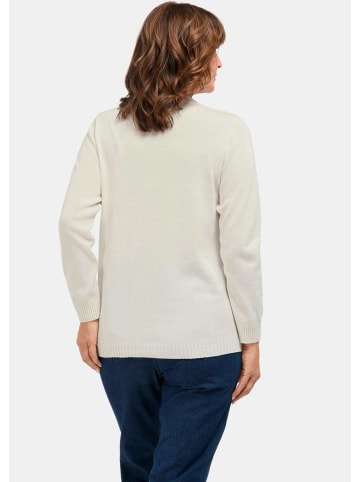 GOLDNER Kurzgröße:  Stehkragenpullover im Zopfstrick in cremeweiß