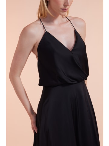 Unique Kleid Luxe Slip Dress in Black