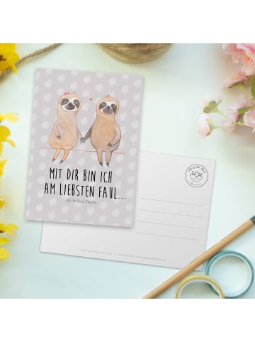 Mr. & Mrs. Panda Postkarte Faultier Pärchen mit Spruch in Grau Pastell