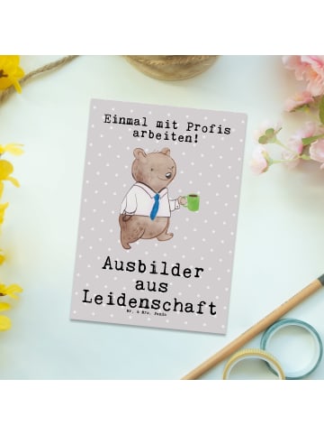 Mr. & Mrs. Panda Postkarte Ausbilder Leidenschaft mit Spruch in Grau Pastell