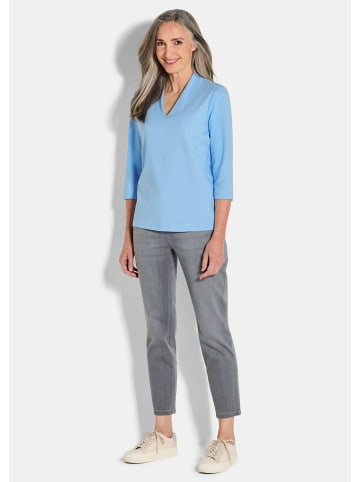 GOLDNER Kurzgröße: Elegantes Basic-Shirt mit V-Ausschnitt in hellblau