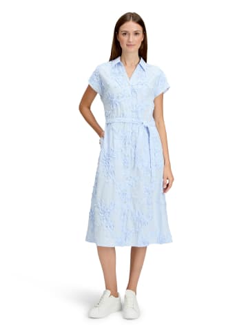 BETTY & CO Sommerkleid mit Stickerei in Weiß/Hellblau