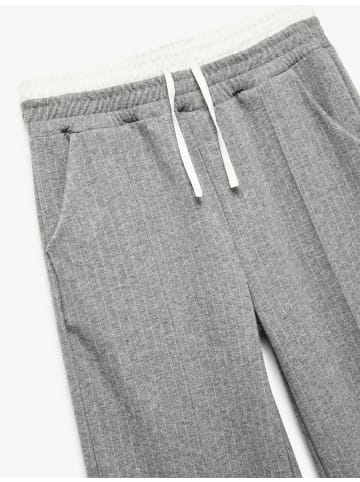 KOTON HOSEN in Grau Gestreift