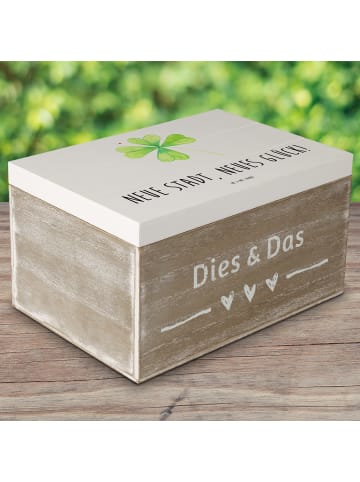 Mr. & Mrs. Panda Truhe Holz Umzug neue Stadt mit Spruch in Weiß