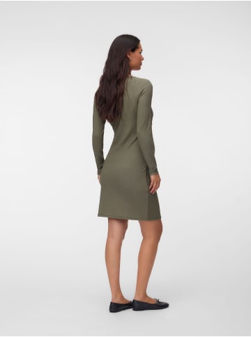 mama licious Kleid in Kalamata 1