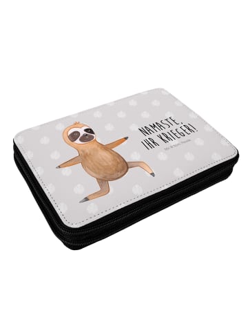 Mr. & Mrs. Panda Federmappe Faultier Yoga mit Spruch in Grau Pastell