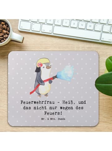 Mr. & Mrs. Panda Mauspad Feuerwehrfrau Heiß mit Spruch in Grau Pastell