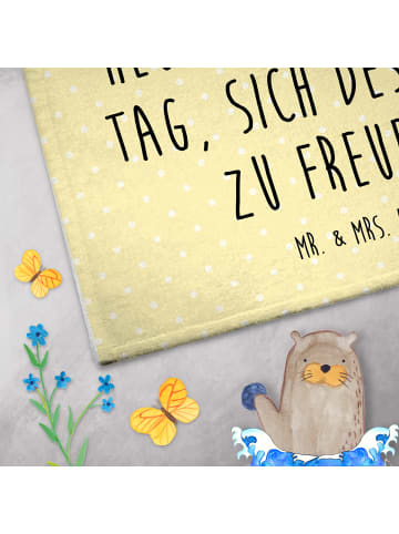 Mr. & Mrs. Panda Handtuch Avocado Feier mit Spruch in Gelb Pastell