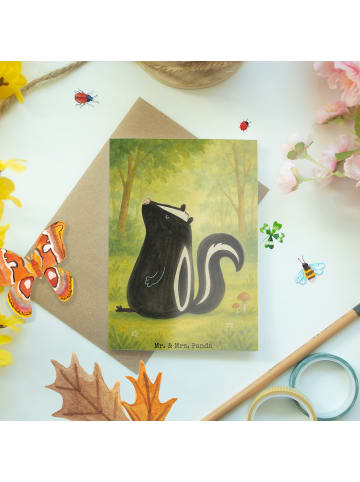 Mr. & Mrs. Panda babykarte Stinktier Sitzen Design ohne Spruch in Weiß