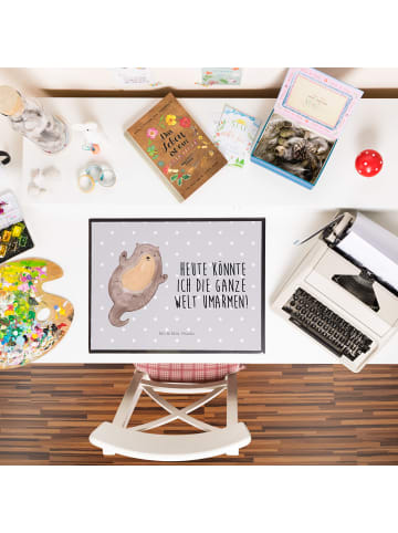 Mr. & Mrs. Panda Schreibtischunterlage Otter Umarmen mit Spruch in Grau Pastell