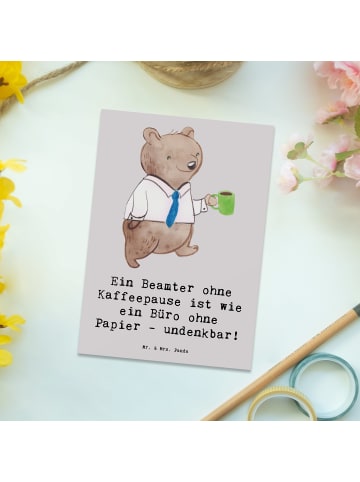Mr. & Mrs. Panda Postkarte Beamter Kaffeepause mit Spruch in Grau Pastell
