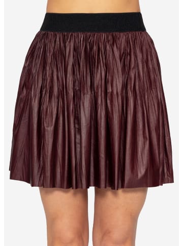 SASSYCLASSY Plissierter Rock aus Kunstleder in Rot