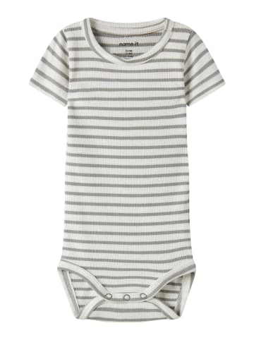 name it Kurzarmbody NBNBANI S/S BODY in shadow