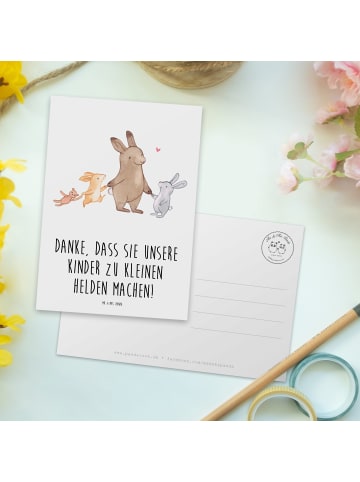 Mr. & Mrs. Panda Postkarte Erzieher Heldenmacher mit Spruch in Weiß