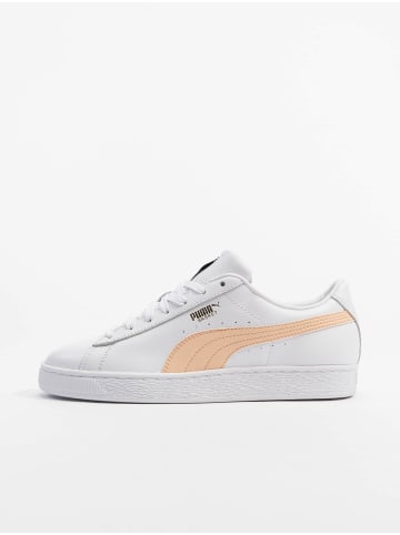 Puma Puma Puma Basket Classic XXI Sneakers in white/peach parfait white2