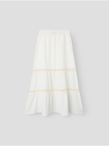 name it Rock in White Alyssum