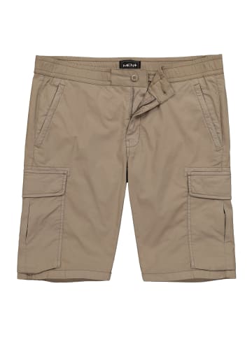 Men Plus Bermuda in sand