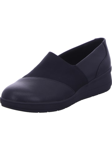 Jana Slipper in schwarz