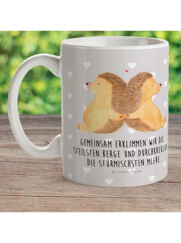 Mr. & Mrs. Panda Mehrwegbecher Igel händchenhaltend mit Spruch in Grau Pastell