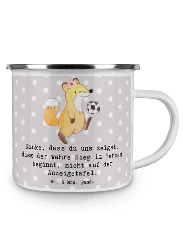 Mr. & Mrs. Panda Tasse Fussball Trainerin Herzsieg mit Spruch in Grau Pastell