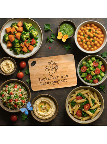 Mr. & Mrs. Panda Frühstücksbrett Fußballer Leidenschaft mit Spruch in Braun