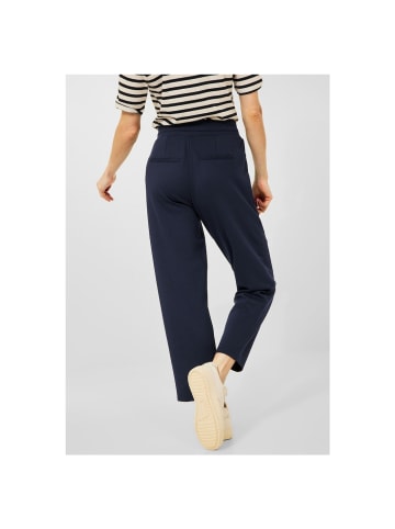 Cecil Capri in deep blue