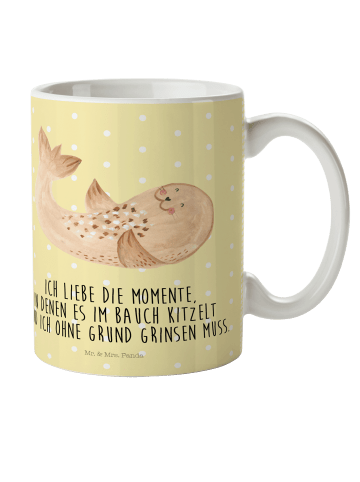 Mr. & Mrs. Panda Becher Robbe Liegen mit Spruch in Gelb Pastell