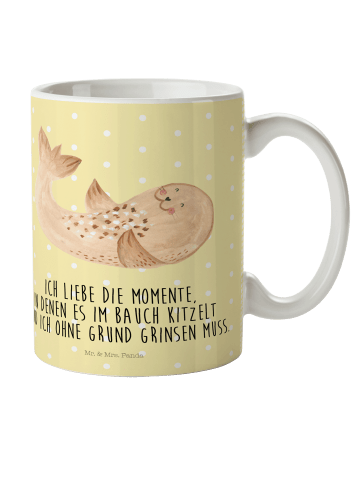 Mr. & Mrs. Panda Kindertasse Robbe Liegen mit Spruch in Gelb Pastell