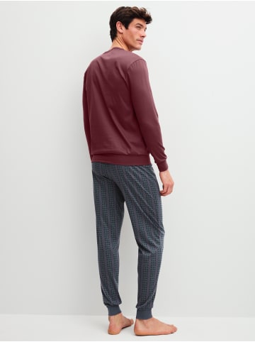 Pyjama in mahogany red