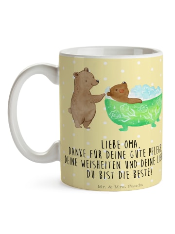 Mr. & Mrs. Panda Becher Oma Baden mit Spruch in Gelb Pastell