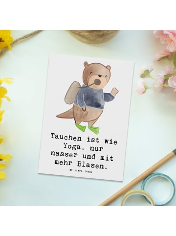 Mr. & Mrs. Panda Postkarte Tauchen Yoga mit Spruch in Weiß