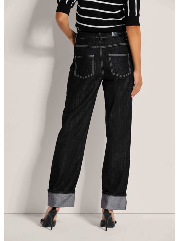 MADELEINE Weite Jeans mit fixiertem Aufschlag in schwarz
