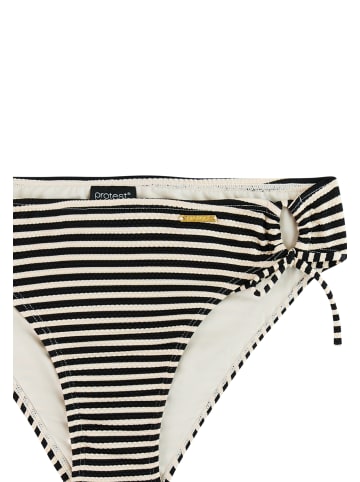 Protest " MIXCabelas in Kitoffwhite