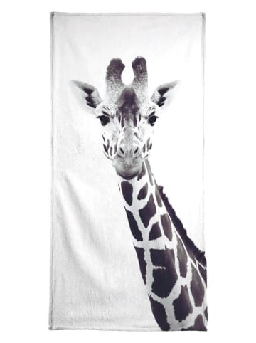 Juniqe Strandtuch "Giraffe" in Grau & Schwarz