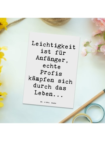Mr. & Mrs. Panda Postkarte Spruch Leichtigkeit für Profis mit Sp... in Weiß