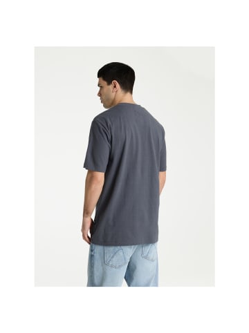 CHASIN' T-Shirt in Iron Gate