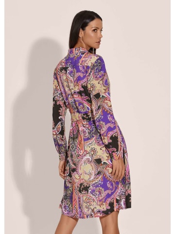 MADELEINE Schwungvolles Sommerkleid mit Unikat-Print in ultraviolett / multicolor