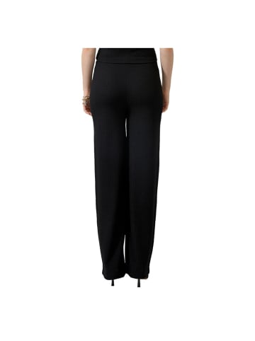 Q/S designed by Hose in Schwarz