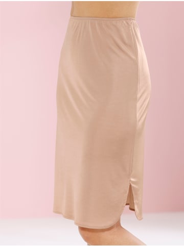 Nina von C. Unterrock in camel