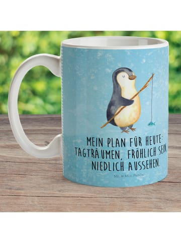 Mr. & Mrs. Panda Mehrwegbecher Pinguin Angler mit Spruch in Eisblau