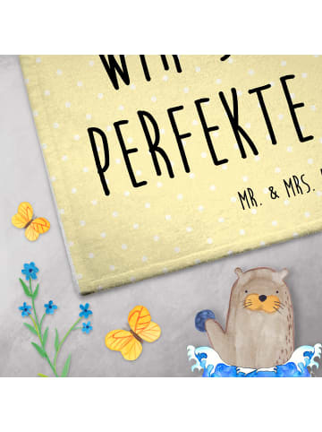 Mr. & Mrs. Panda Handtuch Milch Keks mit Spruch in Gelb Pastell