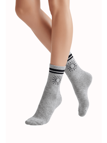 Onamaste Socken in Grau