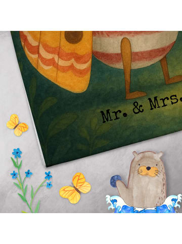 Mr. & Mrs. Panda Handtuch Nachtfalter Fähnchen Design mit Spruch in Weiß