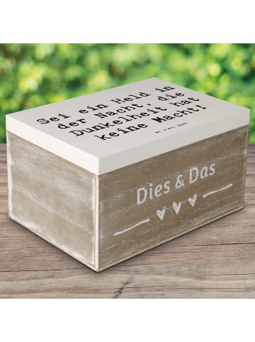 Mr. & Mrs. Panda Schatztruhe Spruch Angst vor Dunkelheit überwin... in Weiß