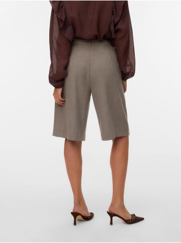 Vero Moda Bermuda Shorts in Moon Rock