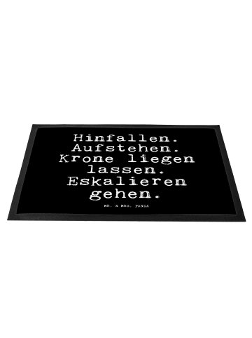Mr. & Mrs. Panda Fußmatte außen Hinfallen. Aufstehen. Krone lieg... in Schwarz